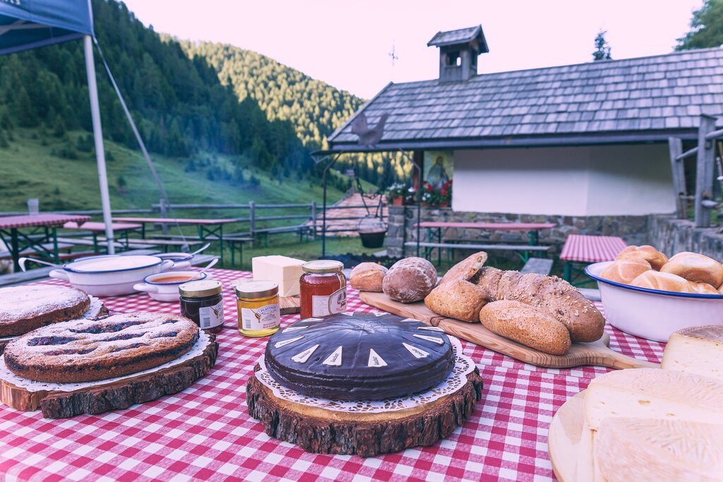 Colazione alla Malga Jumela per Albe in Malga in Val di Fassa