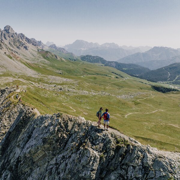 Trekking in cresta al Passo San Pellegrino, sulle Dolomiti della Val di Fassa | © Federico Modica - Archivio Immagini ApT Val di Fassa