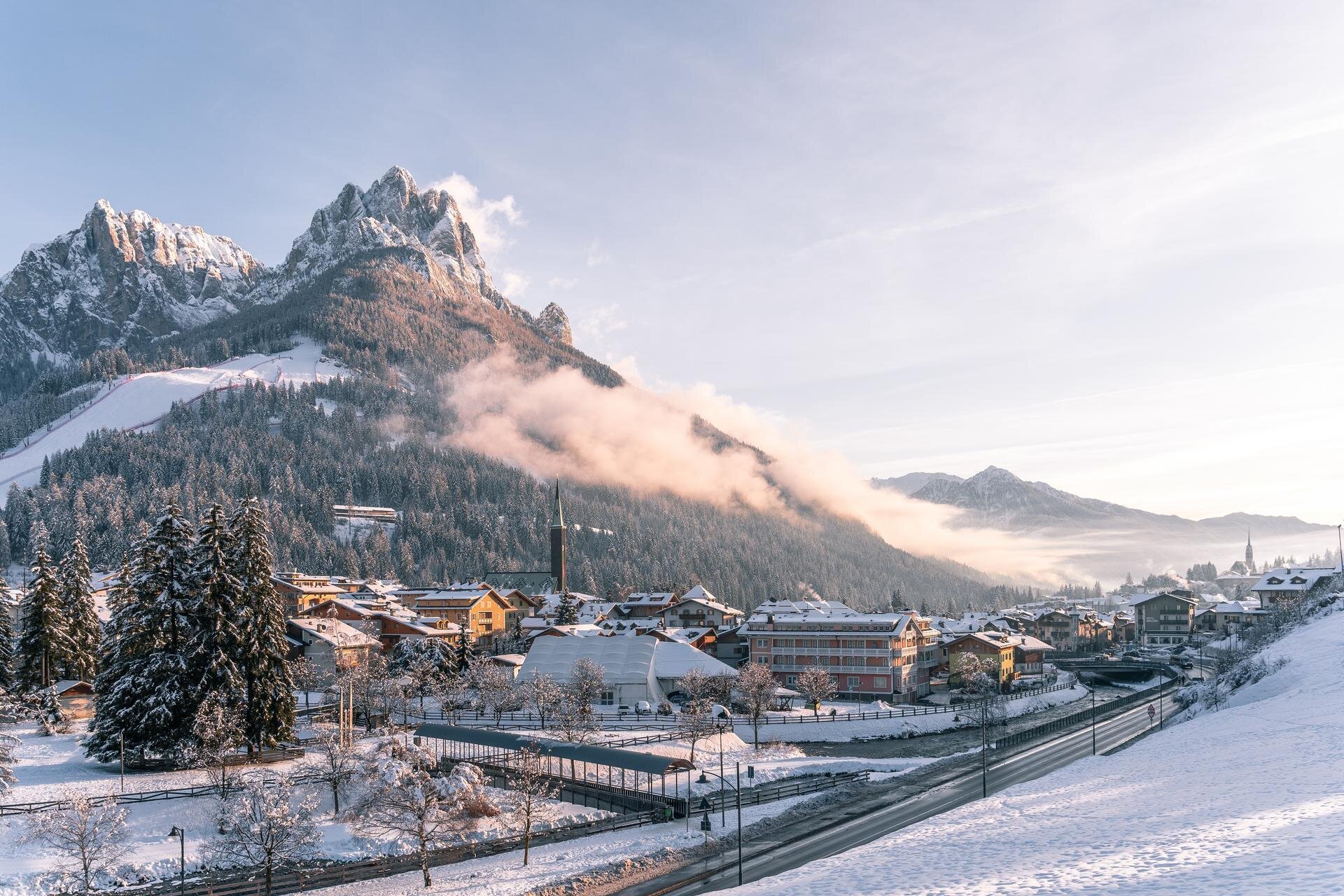 Visuale dall'alto di Pozza di Fassa in inverno | © Archivio Immagini ApT Val di Fassa - Patricia Ramirez